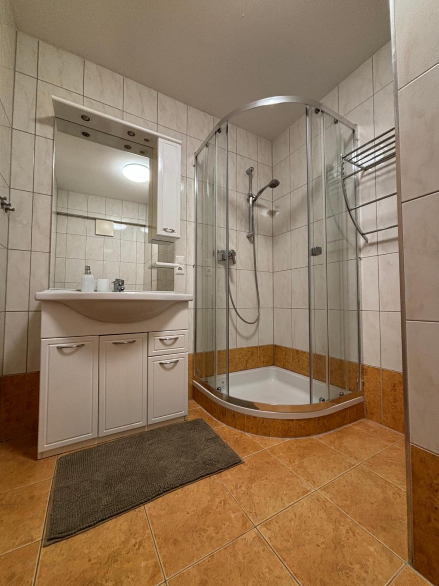 Anita Apartment 5 Flattach Luaran gambar